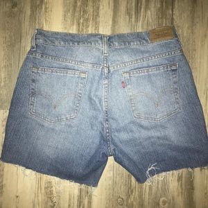 Levi's Shorts - ‼️LEVIS (505) CUTOFF DENIM SHORTS SZ: 6 REG Levi's Shorts - ‼️LEVIS (505) CUTOFF DENIM SHORTS SZ: 6 REG